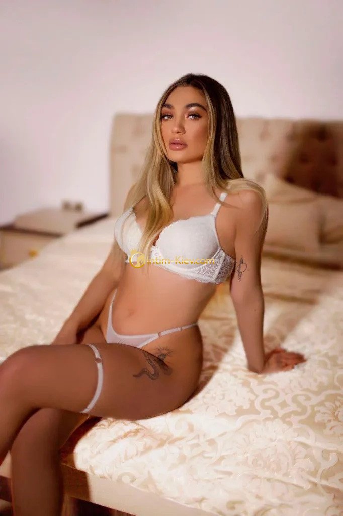 Emili photo 1